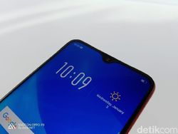 Pesona OPPO F9 yang Menggoda Mata