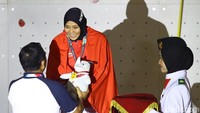 Aries Susanti Rahayu diberi predikat spiderwoman dengan kecepatan dia menghabiskan lintasan di papan panjat tebing. Aries adalah peraih medali emas Asian Games 2018. (Rachman Haryanto/detikSport)
