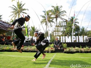 Kenalkan Pencak Sumping, Atraksi Seni Bela Diri Khas Banyuwangi