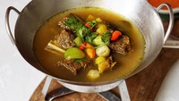 Yakin nggak tergoda dengan asam-asam daging yang ini? Kuahnya gurih, asam, pedas. Jadi membayangkan makan dengan nasi putih. Foto : instagram @meradelima.pakisculinary