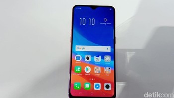 Terdapat memori internal berkapasitas 64 GB yang bila kurang terdapat slot microSD yang mendukung hingga 255 GB. (Foto: detikINET/Adi Fida Rahman)