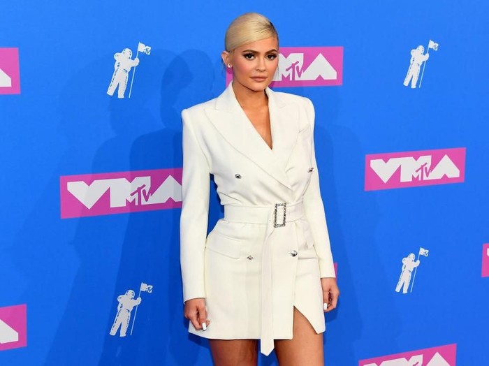 Kado Ultah Kris Jenner Seharga Rp 3,8 M dari Kylie Jenner Ini Bikin Melongo. Foto: Getty Images Kado Ultah Kris Jenner Seharga Rp 3,8 M dari Kylie Jenner Ini Bikin Melongo. Foto: Getty Images