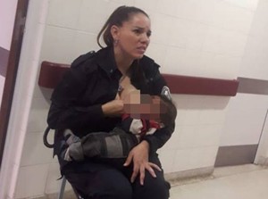 Kisah Polisi Wanita yang Menyusui Bayi Malnutrisi