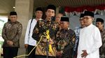 Jokowi Serahkan Dua Sapi Limosin ke PP Muhammadiyah