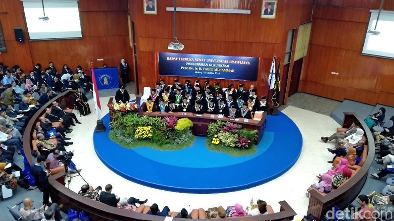 Fadel Muhammad Dikukuhkan Jadi Guru Besar Kewirausahaan Sektor Publik Fadel Muhammad Dikukuhkan Jadi Guru Besar Kewirausahaan Sektor Publik