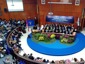 Fadel Muhammad Dikukuhkan Jadi Guru Besar Kewirausahaan Sektor Publik