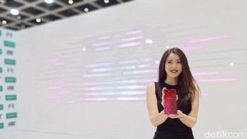 Ponsel ini hadir dengan Iayar berkonsep Waterdrop Fullscreen. (Foto: detikINET/Adi Fida Rahman)