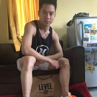 Kevin Sanjaya mengunggah foto penampilannya memakai salah satu sneakers yang diburu para pecinta gaya hypebeast, Off White x Nike Vapormax 2.0 White. Sneakers kolaborasi Nike dangan Off White itu dijual mulai dari Rp 10 jutaan hingga Rp 14 jutaan. Foto: Instagram