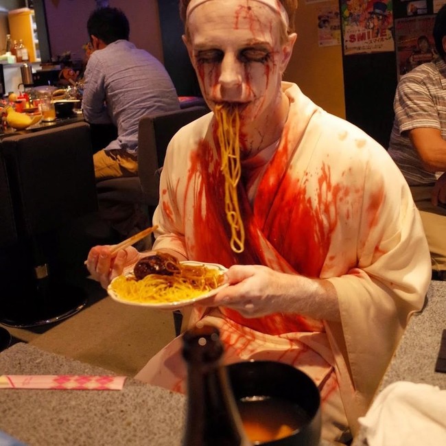 Jangan Datang Sendirian! Di 5 Restoran Ini Bisa Makan Bareng Hantu