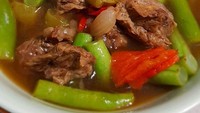 Makin menggoda, asem-asem daging yang ini ditambah potongan buncis. Makin segar kalau dimakan hangat-hangat dengan nasi pules. Foto : instagram @sandy_handoko