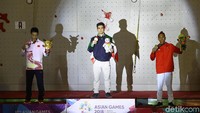Di ajang ini medali emas diraih oleh Reza Alipour (tengah) dari Iran. Sementara medali perak diraih oleh Zhong Qixin (kiri) dari China. Aspar Jaelolo (kanan) mendapatkan medali perunggu.