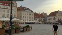 Sedangkan ini momennya saat berada di Estonia. (arki_wisnu33/Instagram)