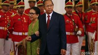Ginandjar Kartasasmita juga hadir untuk menyaksikan putranya dilantik menjadi Mensos.