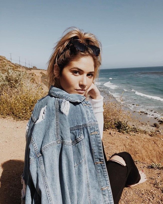 Sampai saat ini Shauna dan Ben Affleck belum mengonfirmasi hubungan mereka. Namun banyak saksi mata mengatakan bahwa beberapa hari lalu keduanya melakukan makan malam bersama. Shauna pun diketahui menginap bersama Ben.  Foto: Instagram (@shaunasexton_)