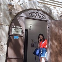 Wanita berambut panjang ini juga populer di media sosial. Ia memiliki 155 ribu lebih pengikut di Instagram Foto: Instagram