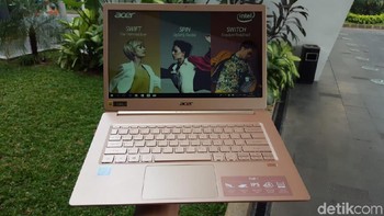 Salah satu yang dikedepankan dari laptop ini adalah desainnya. Dengan layar 14 inch, bobot laptop ini tak sampai 1 kg. Foto: detikINET/Muhamad Imron Rosyadi