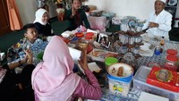  Ida yang sudah mantap membela kubu Jokowi di Pilpres 2019 nanti, dikenal sebagai sosok yang ramah dan berbaur. Ini potretnya ketika bersilaturahmi ke salah satu pondok pesantren yang berada di Semarang. Foto: Instagram @idafauziyahnu