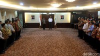 Upacara tersebut berlangsung di Ruang Rapat, Gedung Kemensos, Jalan Salemba Raya.