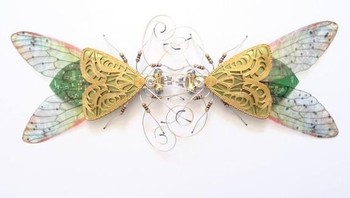 Serangga cantik ini dijual Julie mulai dari USD 90 atau sekitar Rp 1,3 juta. Foto: etsy.com