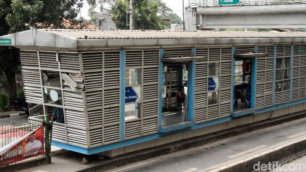 Imbas Tawuran Antar Warga, Halte Pasar Rumput Rusak Imbas Tawuran Antar Warga, Halte Pasar Rumput Rusak