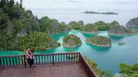 Tempat berfoto-foto dengan latar Pianemo dari ketinggian (Firdaus Anwar/detikTravel)