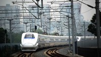 Meski berhasil membangun puluhan ribu kilometer jalur kereta cepat, namun China juga harus membayar dengan menarik utang ratusan miliar US$, kecelakaan kerja hingga sejumlah kasus korupsi. Pool/CNN Money.