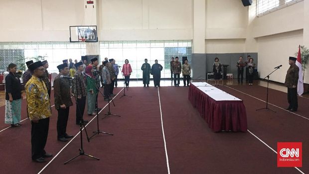 etua KPK Agus Rahardjo melantik 15 pejabat struktural hasil dari kebijakan rotasi, di Jakarta, Jumat (24/8).