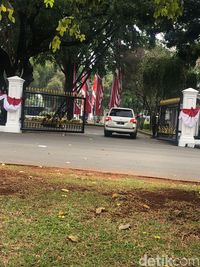 Mobil RI 32 masuk Istana.