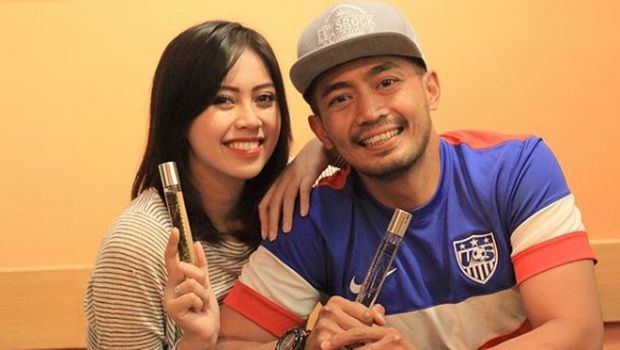 Yama Carlos dan istri.