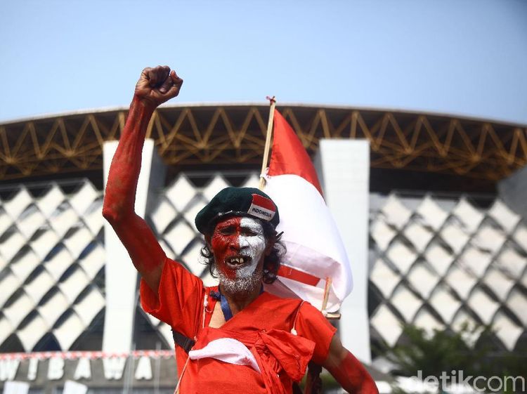 Suporter Timnas Indonesia Mulai Merahkan Stadion Wibawa Mukti