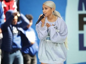Gaya Oversized Ariana Grande Pernah Booming, Ternyata untuk Tutupi Luka Mental