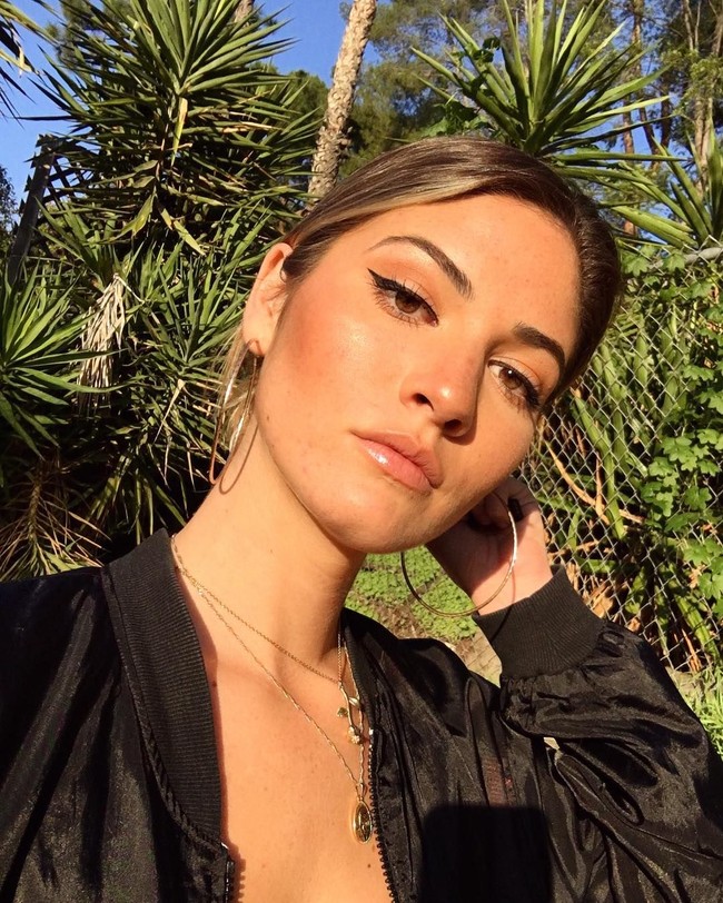 Justru dokter hewan adalah pekerjaan utamanya, sementara model adalah sampingannya. Modelling menjadi rencana keduaku. Hal itu karena kamu tidak jadi cantik selamanya, ucap Shauna kepada Playboy.  Foto: Instagram (@shaunasexton_)