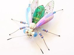 Keren! Ketika Limbah Komputer Disulap Jadi Serangga Cantik