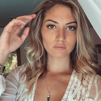 Setelah cerai dari Jennifer Garner, Ben Affleck dengan gesit kembali ke ranah kencan. Aktor 46 tahun itu sempat dikabarkan pacaran dengan produser TV Lindsay Shookus, namun tampaknya hubungan tak berjalan lama. Kini Ben kabarnya pacaran dengan model seksi Shauna Sexton.  Foto: Instagram (@shaunasexton_)