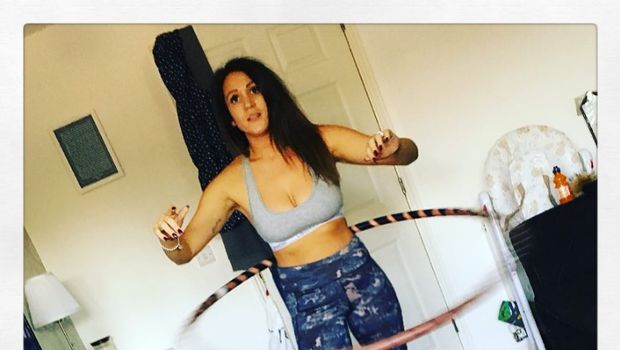 Hullahoop jadi caranya olahraga