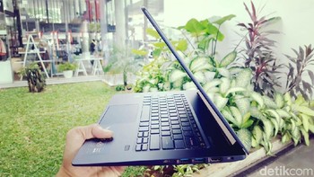 Untuk jeroannya, Swift 5 ditenagai oleh prosesor Intel Core terbaru dan DDR4 SDRAM sebesar 16 GB, serta sudah mendukung Windows 10. Hal tersebut dilengkapi dengan penyimpanan SSD hingga 1 TB. Foto: detikINET/Muhamad Imron Rosyadi