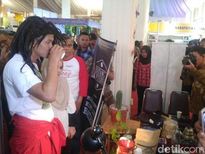 Pakai Wig Gimbal, Ganjar Pranowo Buka Jateng Fair 2018