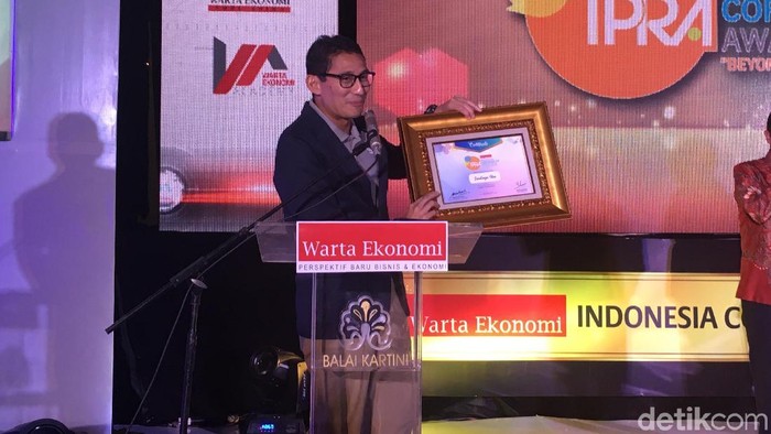 Raih Penghargaan Figur Politik Populer, Sandiaga: Ini Pertama Kali