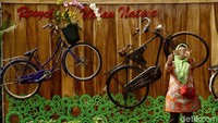 Berbagai spot untuk berfoto pun tersedia di pameran FLONA 2018. Pameran berskala nasional ini juga akan menampilkan produk-produk unggulan hasil koperasi, UMKM yang kegiatannya berkaitan dengan alam. Ada pula talkshow tentang pelatihan flora yang bermanfaat dan bernilai ekonomis.