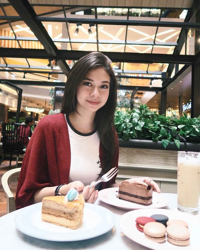 Setelah double cleansing, Yuki Kato mengaku tidak melakukan banyak perawatan lagi. Setelah itu, aku biasanya pakai lip balm karena bibir aku kering atau pakai petroleum jelly. Petroleum jelly biasanya aku juga pakai di alis, bulu mata, bawah mata, kata Yuki.  Foto: Dok. Instagram/ Yuki Kato