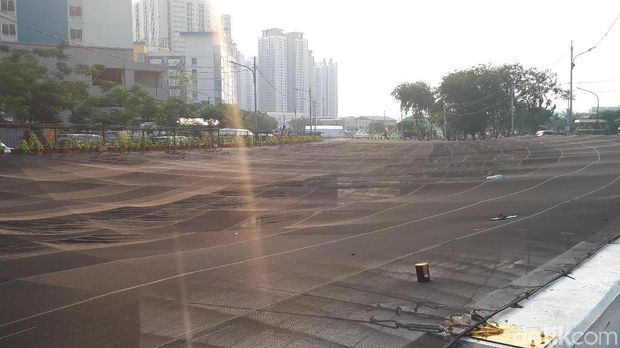 Kali Item dekat Wisma Atlet Kemayoran, Jakarta, Jumat (24/8/2018)