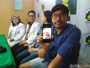 Soal Urus Anak, Sammy Simorangkir Bantu Pegang Saja