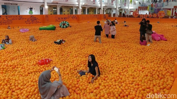 Foto: Liburan ke Bandung, Ada Kolam Sejuta Bola