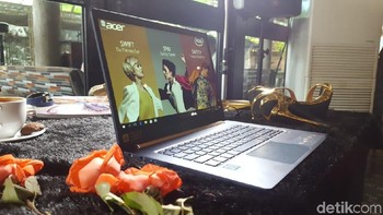 Selain itu, laptop ini memiliki layar sentuh Full HD IPS dengan bezel yang tipis berukuran 5,87 mm. Hal ini mampu memberikan rasio layar hingga 87,6%. Foto: detikINET/Muhamad Imron Rosyadi