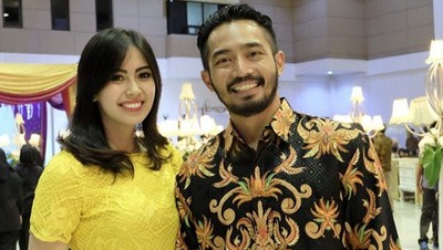 Melihat Lagi Kebersamaan Yama Carlos dan Istri