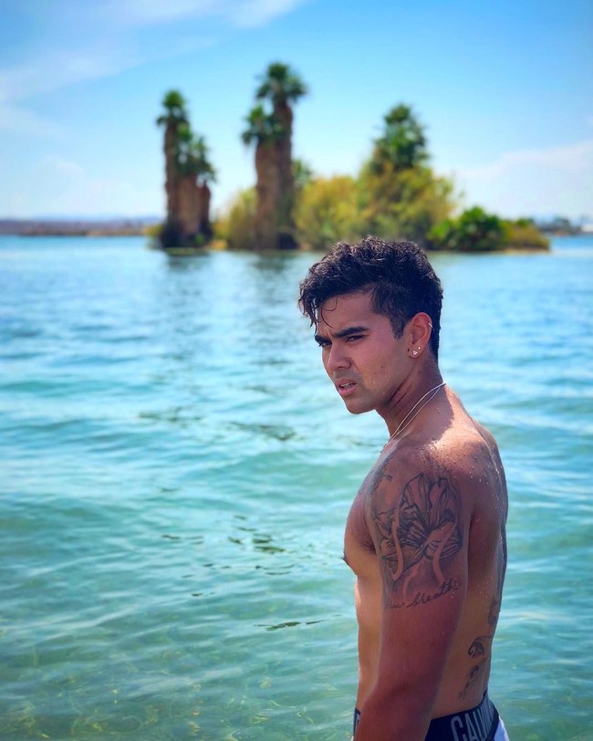 Dari cabang jetski, Indonesia punya atlet tampan Aero Aswar yang baru berusia 23 tahun. Wajahnya yang tampan ditambah lagi gaya berbusannya menjadi daya tarik tersendiri. Salah satu prestasinya yang keren adalah meraih gelar juara dunia di kelas Pro Runabout Stock pada ajang kompetisi jetski internasional World Finals pada 2014. Foto: Dok. Instagram, Dok. Getty Images