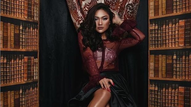 Kisah Cinta Young Lex, Dikelilingi Perempuan Cantik