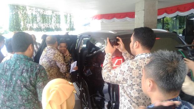 Idrus Marham disambut sejumlah pejabat Kemensos.