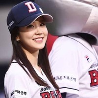 Senyuman Yewon yang menawan. Foto: Instagram