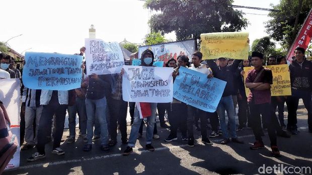 Demo tolak deklarasi ganti presiden
